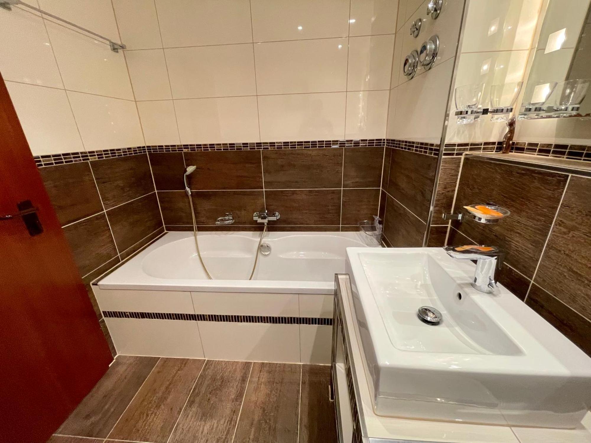Wunderschoenes 2 Zimmer Apartment Zentrum Goldstadt Pforzheim Buitenkant foto