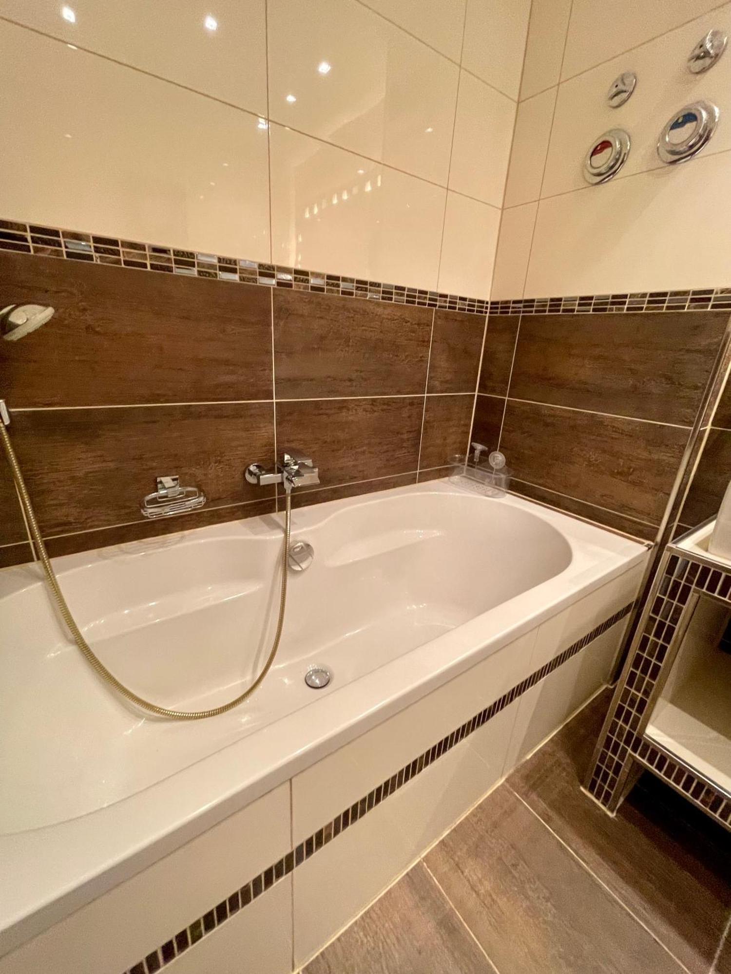 Wunderschoenes 2 Zimmer Apartment Zentrum Goldstadt Pforzheim Buitenkant foto